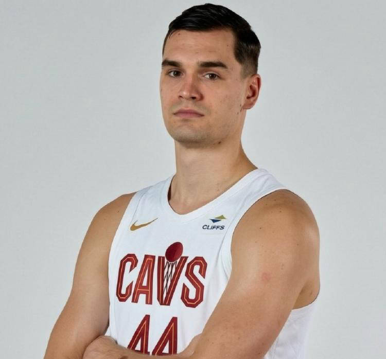 骑士队宣布签约西甲MVP！放弃库明加，仅愿提供底薪！